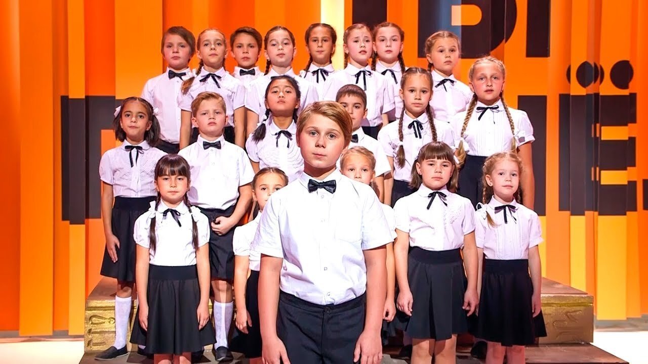 Сын говорит матери: