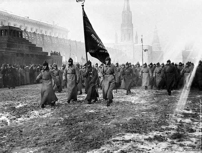 Площадь еще без брусчатки