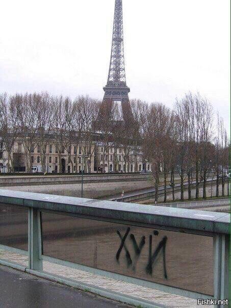 Даже в их французском туалете есть надписи на русском языке