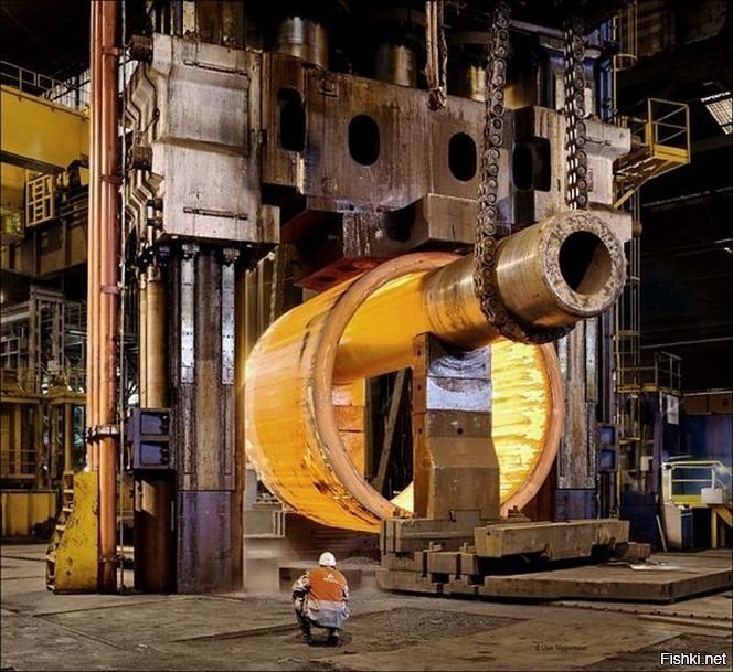 Ковка корпуса парогенератора для атомной электростанции