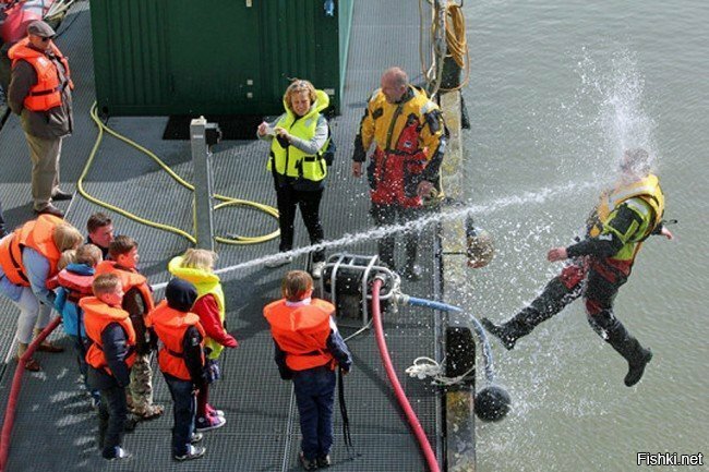 дети пришли на экскурсию
