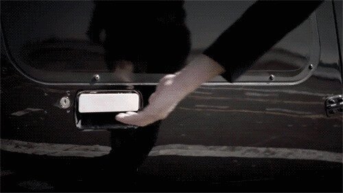 одна из залипательных гифок  для нормальных мужиков