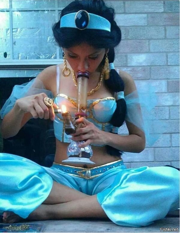 Вызывает джина))