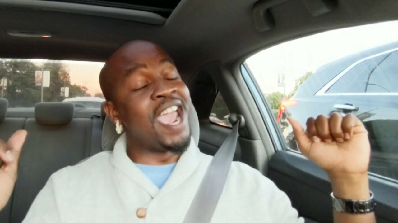 Прикольный нигга поёт арию Фигаро