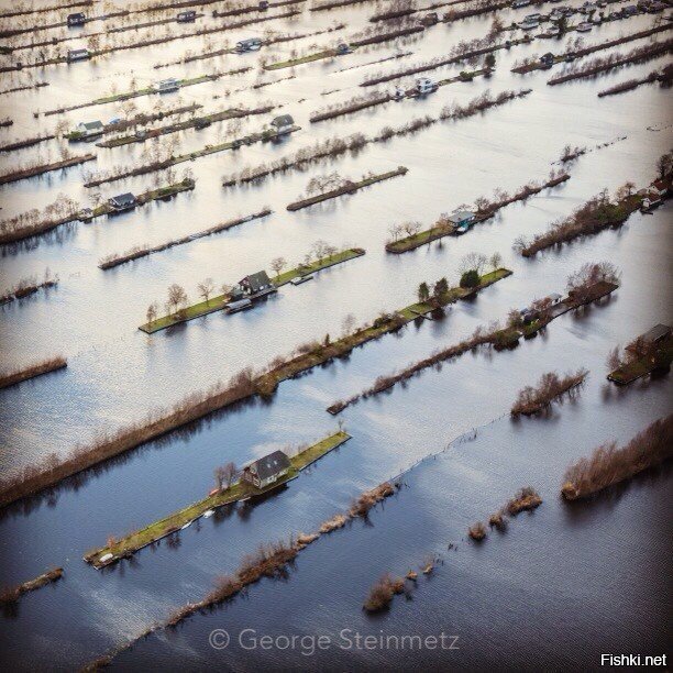 На фотографии дома отдыха на бывших торфяных болотах в окрестностях Амстердама