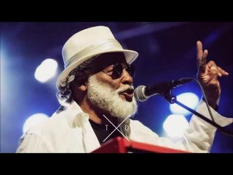 Тот кто подумал, по началу песни, что это "Подмосковные вечера", тот глубоко ...