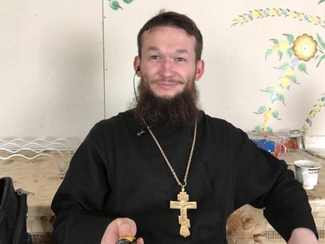 Новосибирский священник Андрей Крашенинников выпрашивал у прихожан деньги и дорогие подарки