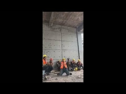 Прикольные танцы строителей гастарбайтеров