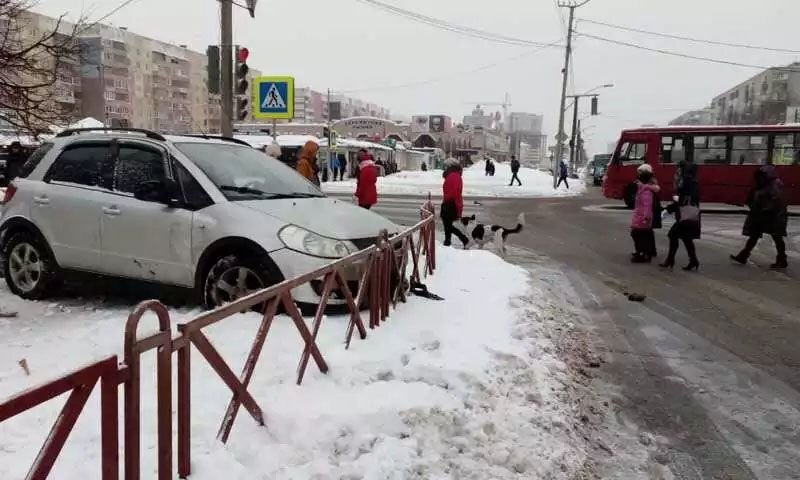 Авария дня. Из-за столкновения автобуса и иномарки пострадали пешеходы