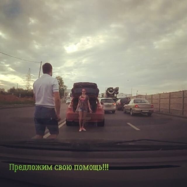 Помощь на дороге! В Нижнем Новгороде водитель помог девушке
