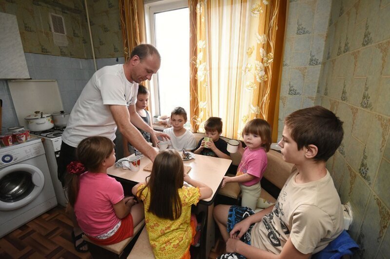 Воронежскому отцу семерых детей простят долг в 300 тысяч рублей