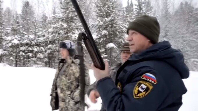 Иркутского губернатора, убившего спящего медведя, потребовали отправить в отставку