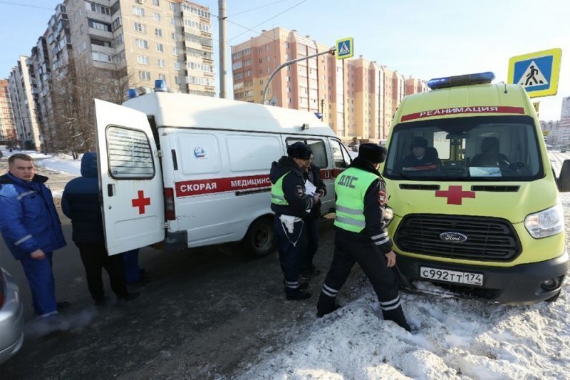 В Челябинске машина скорой помощи сбила женщину