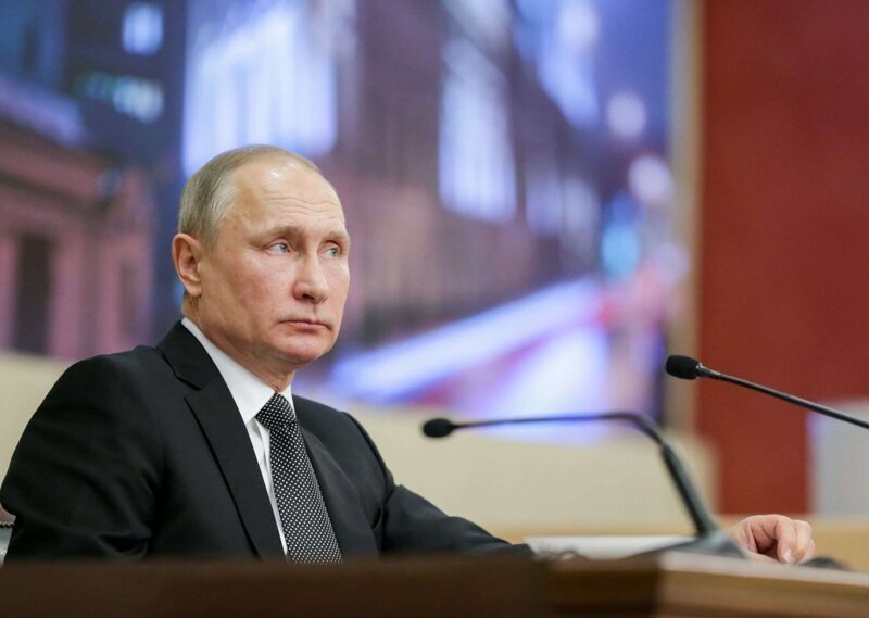 Рейтинг доверия Путину упал вдвое и достиг исторического минимума