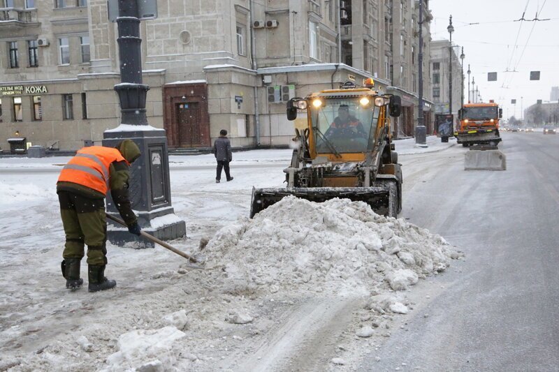 Власти Санкт-Петербурга следят за тем, чтобы уборка снега велась круглосуточно