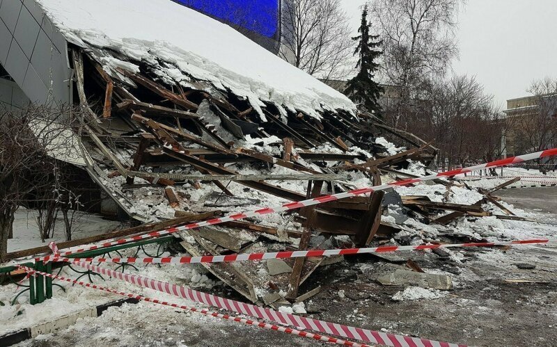 В Москве рухнул навес у здания института «Гидропроект»