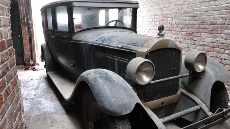 Packard 1927 года был обнаружен на заброшенной фабрике в Филадельфии