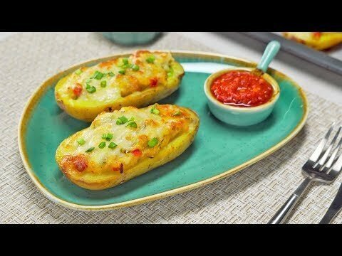 Запеченный картофель фаршированный куриной грудкой