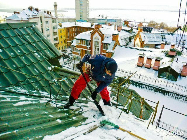 Безопасность горожан в приоритете: за неочищенные крыши в Петербурге выписан 101 штраф