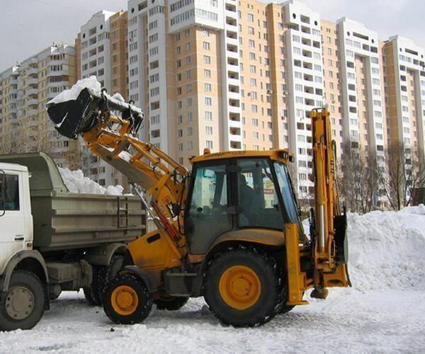 Водители Петербурга, будьте бдительны: мешающие уборке города автомобили будут эвакуировать