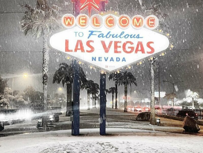 В Лас-Вегасе впервые за 50 лет пошёл снег! Необычные кадры!