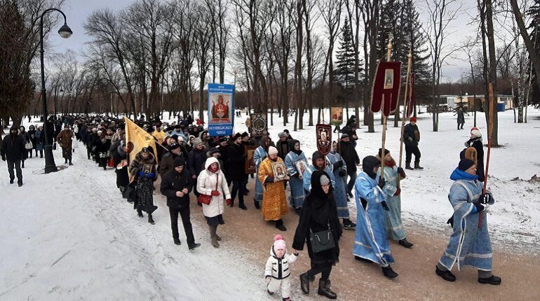 Крестный ход «За трезвую жизнь!» прошел в Петербурге