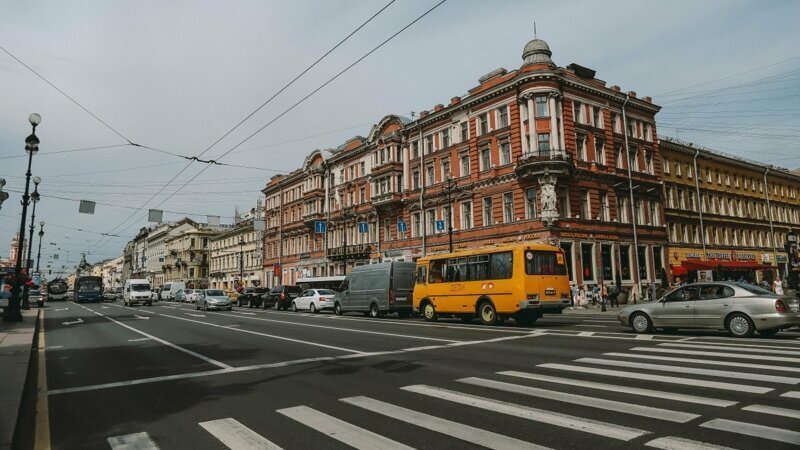 Селфи или жизнь. Аниматоры в костюмах зебры избивают туристов в центре города