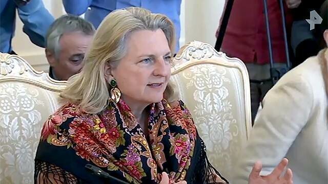 Захарова оценила наряд главы МИД Австрии на встрече с Лавровым