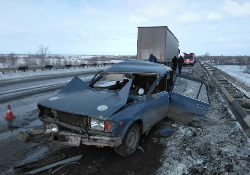 Авария дня. Под Челябинском в ДТП с грузовиком погибли два человека