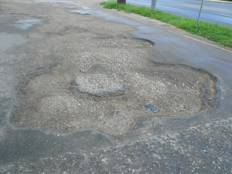 Отремонтированная в Краснодаре дорога покрылась ямами спустя две недели