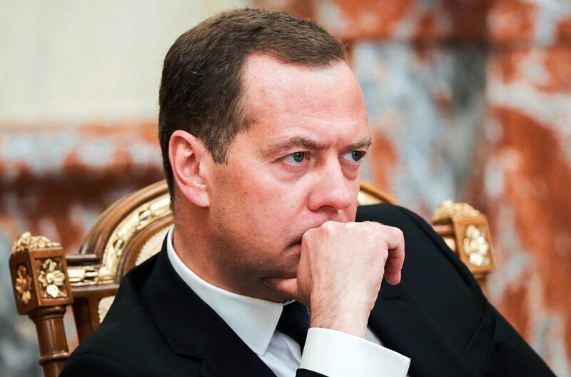 Кому из российских чиновников пора в отставку?