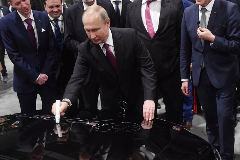 Путин приехал на открытие первого в России завода Mercedes