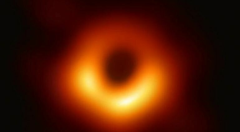 Сквозь горизонт: Человечество впервые увидело черную дыру