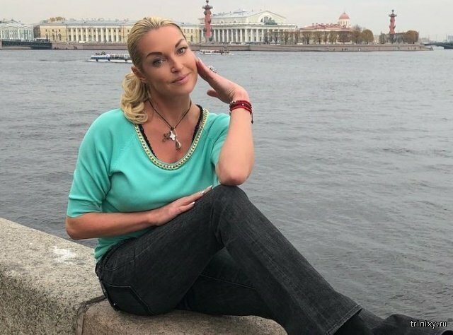 Анастасия Волочкова призвала всех бедных и недовольных политикой Владимира Путина уезжать из России