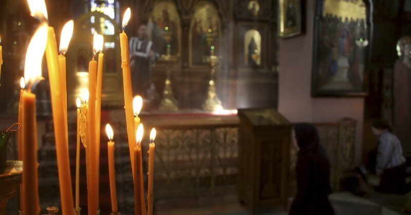 Обязан ли православный креститься при виде церкви или собора?