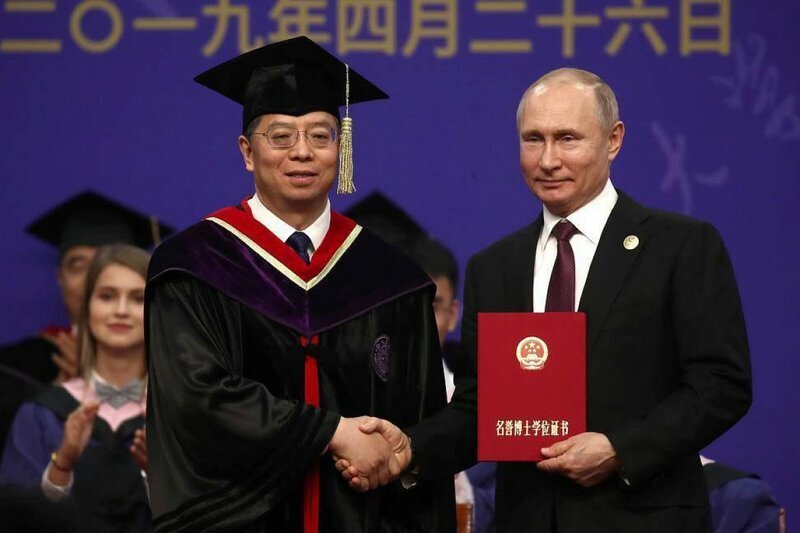 Путин стал почетным доктором одного из ведущих китайских университетов