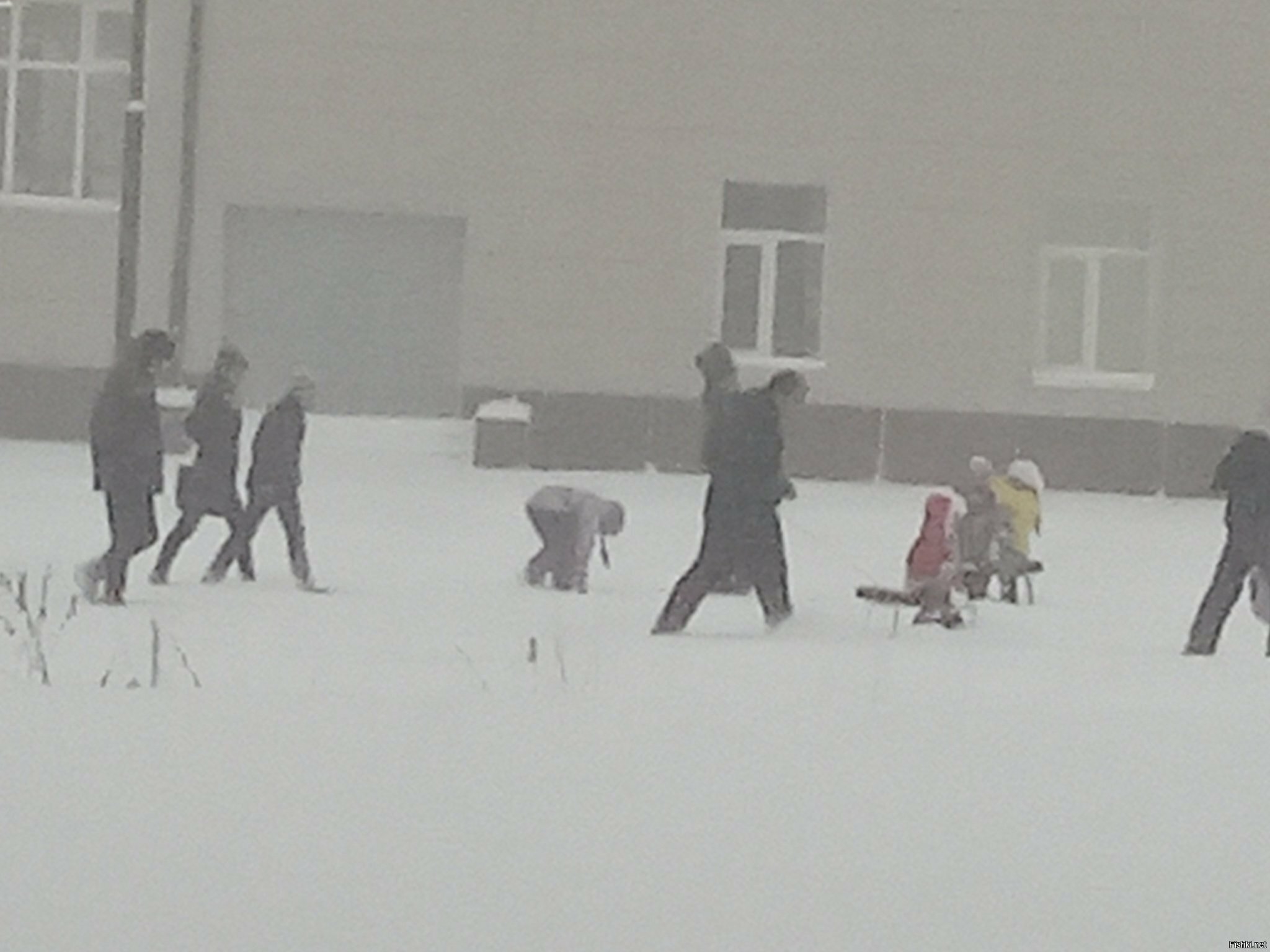 Санки до августа не убираем