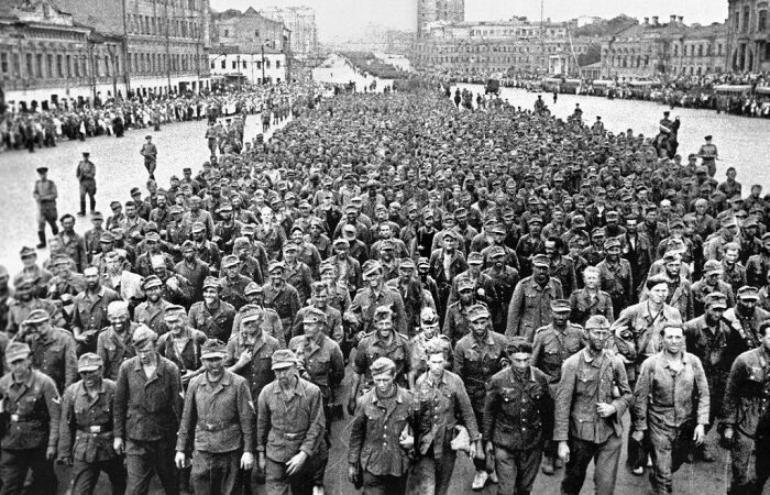 Как пленных немцев водили по Москве