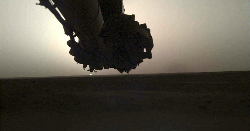 Рассвет и закат на Марсе: потрясающие фотографии InSight с Красной планеты