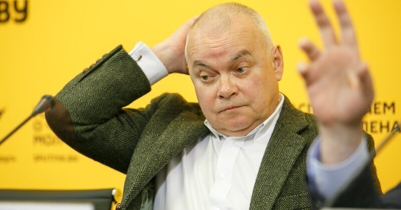 Киселёв, ты чего же Россию не замазал?