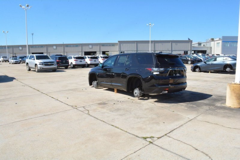 Воры сняли 124 колеса с автомобилей Chevrolet на парковке дилерского центра