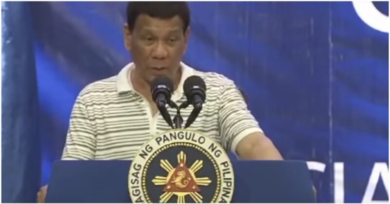 Гигантский таракан заполз на плечо президента Филиппин во время выступления