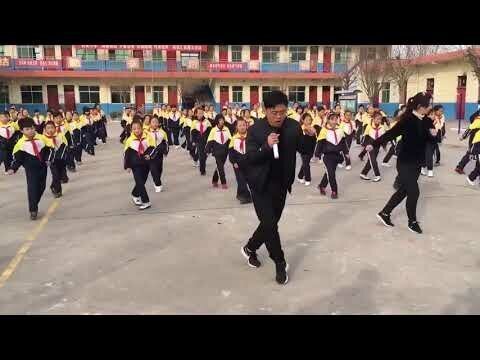 Каждое утро в китайской школе начинатся с танца