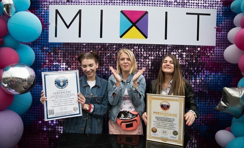 Город праздновал вместе с MIXIT!