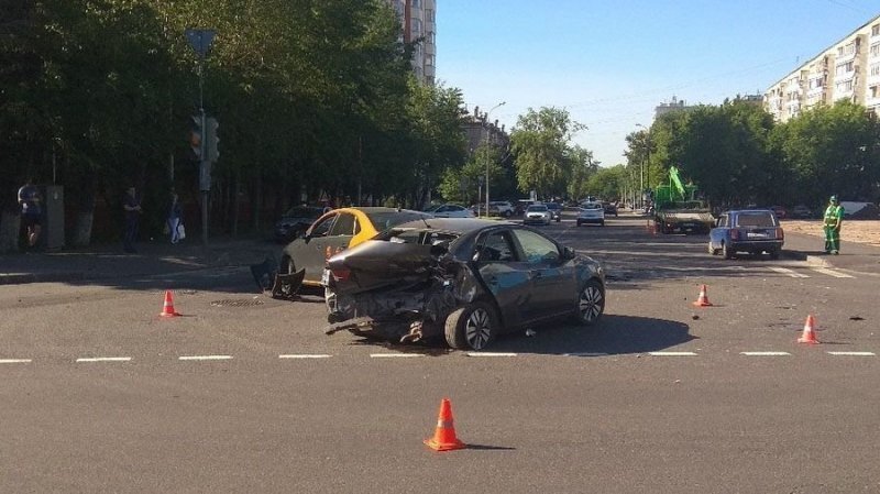 Жесткая авария с участием каршерингового автомобиля в Москве