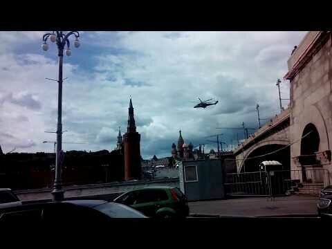 А вот тут в Кремле вертолетная площадка