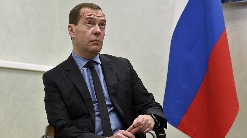 Дмитрий Медведев предложил перейти на четырехдневную рабочую неделю