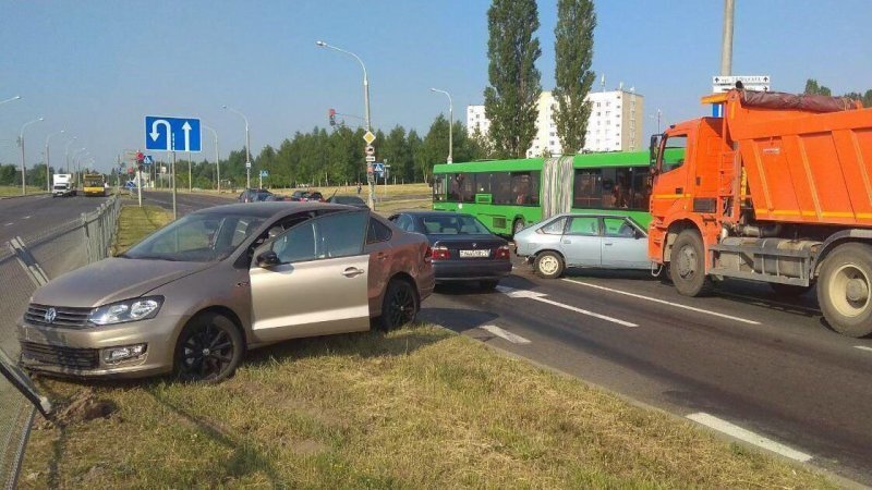 Водитель Фольксвагена сделал всё возможное, чтобы попасть в ДТП