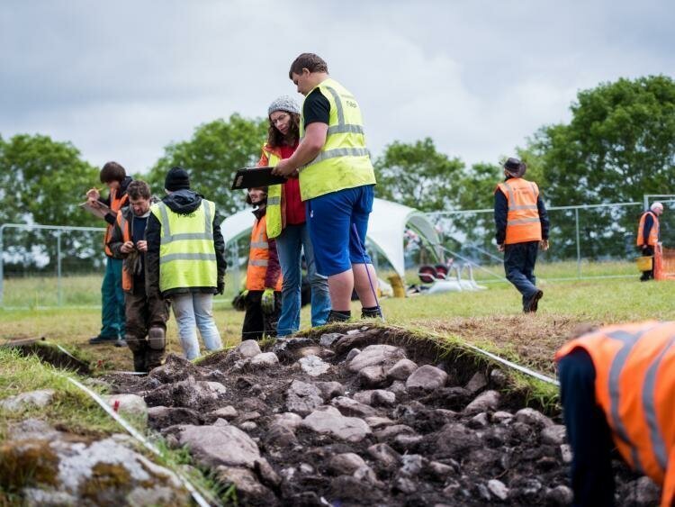 Это не курган: в Ирландии откопали загадочный доисторический объект