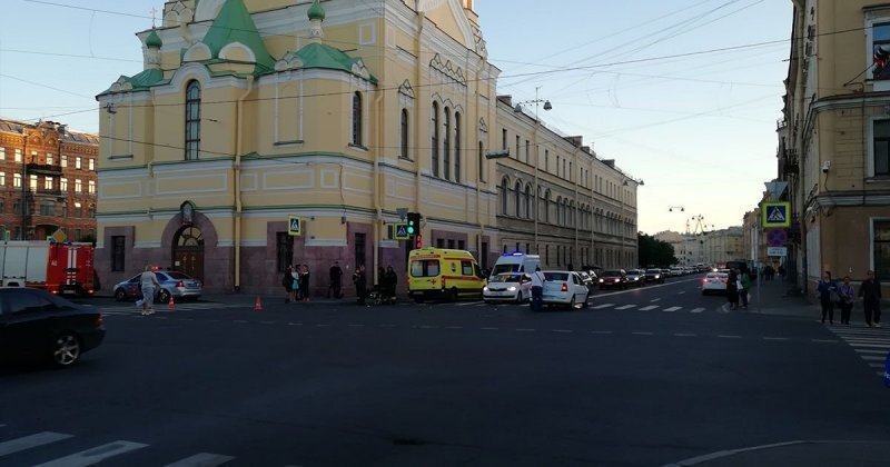 Авария дня. В Петербурге пострадал мотоциклист и пешеход